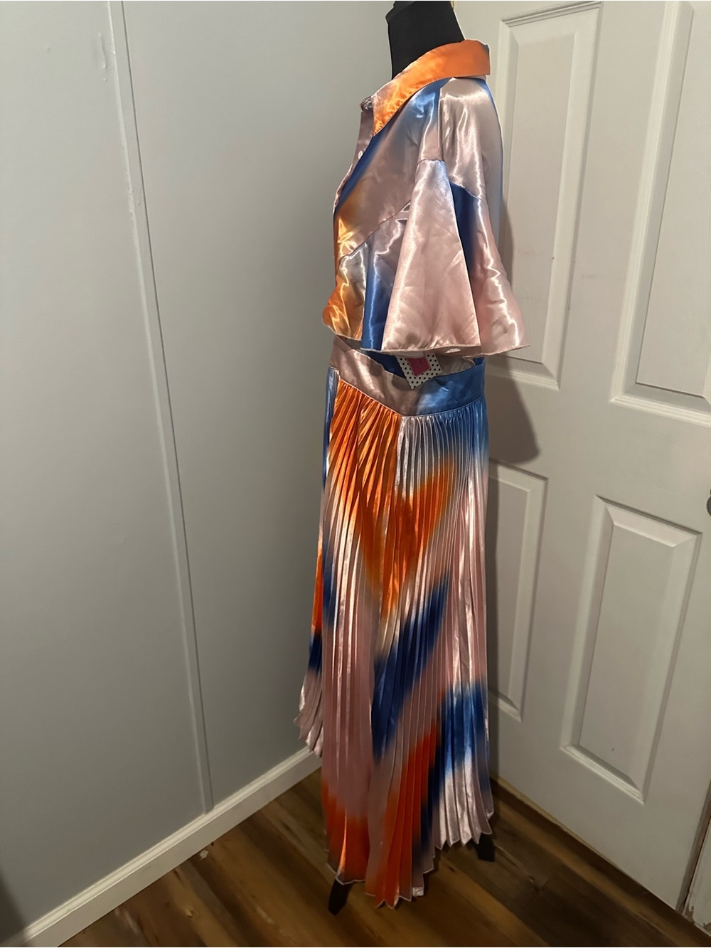 SHEIN Multicolor Satin Asymmetrical Pleated Shirtdress in Pink, Blue & Orange - Picture 3 of 12